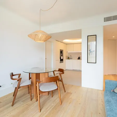 Chic 1-br Flat In Award-winning Building דירה *