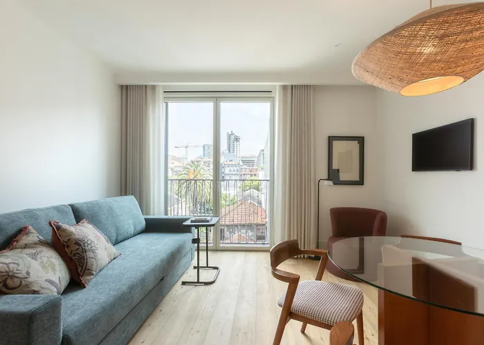 Daire Chic 1-br Flat In Award-winning Building Porto