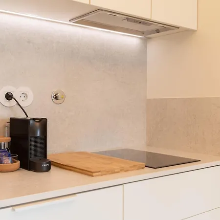 Chic 1-br Flat In Award-winning Building Porto